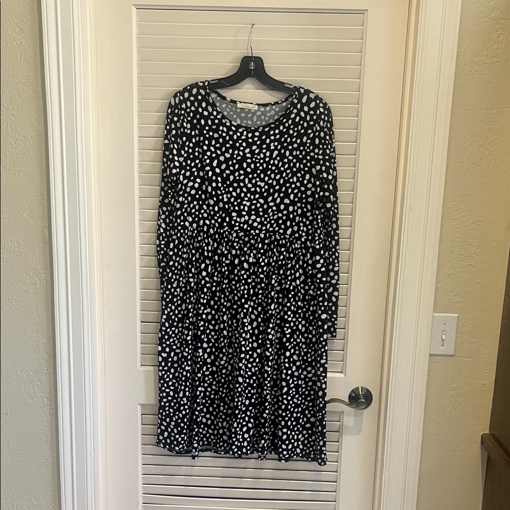Elegant Black and White Polka Dot Long Sleeve Dress